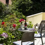 Rose 2* Molunat