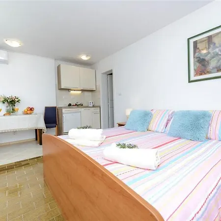 Rose Guest house Molunat