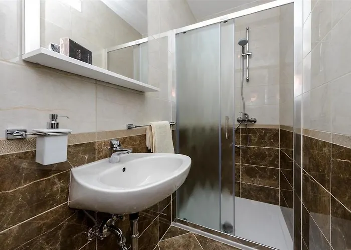 Rose Gostinjska kuća 2*