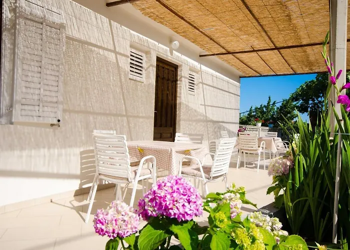 Rose Gostinjska kuća 2*