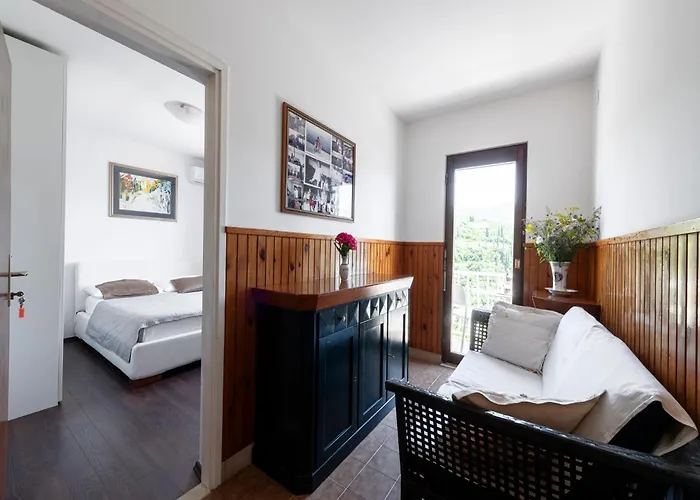 Rose Πανσιόν Molunat